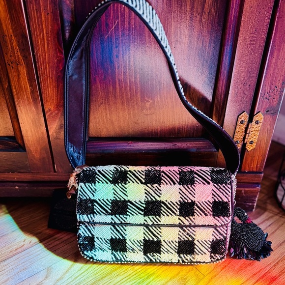 Black Swan Beaded Shoulder Bag – Black & White Houndstooth with Swan Charm - Picture 6 of 12